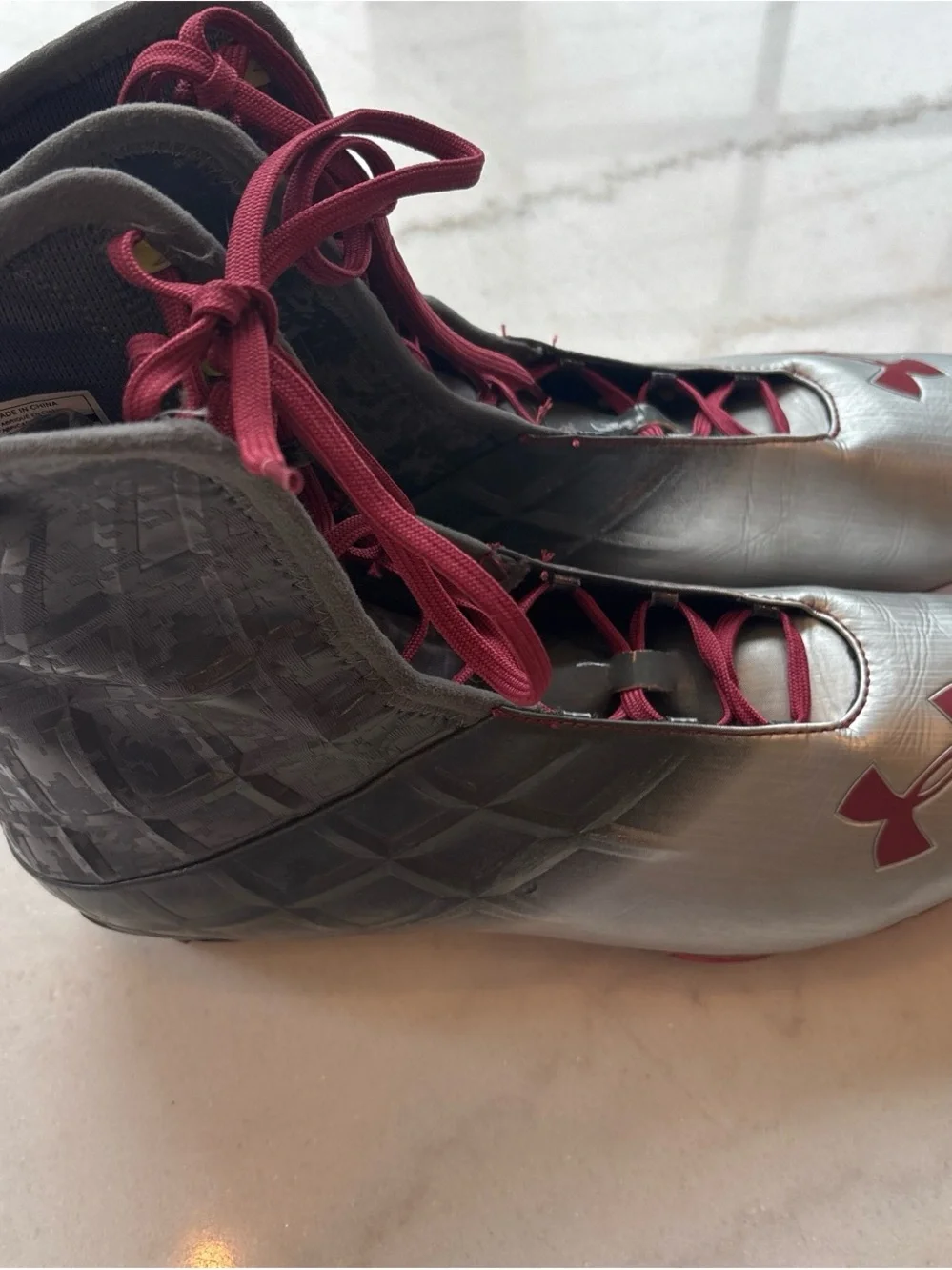 Under Armour Men’s Silver Athletic Cleats with Burgundy Accents